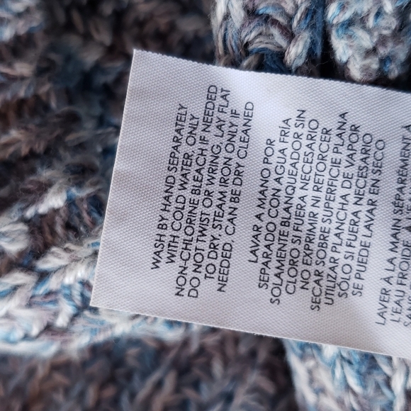 CABI Sweater - Picture 10 of 15